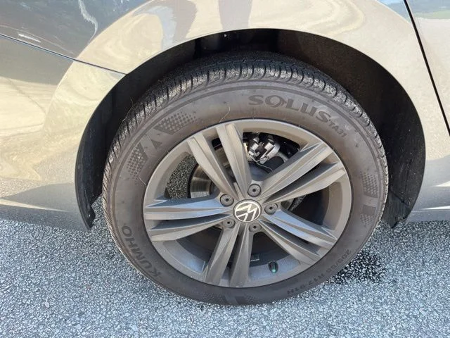 Used 2024 Gray Volkswagen 1.5T SE image 33