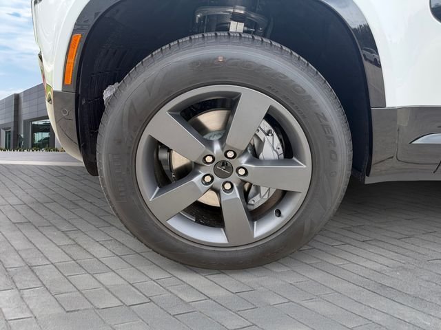 New 2026 Fuji White Land Rover X-Dynamic SE image 9
