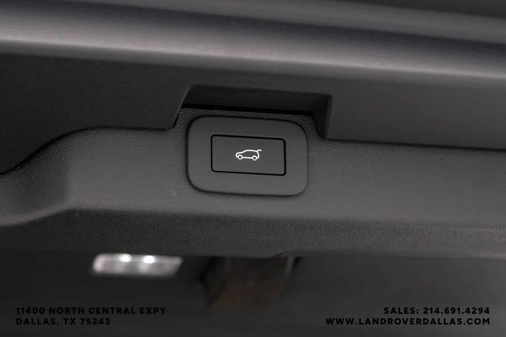 New 2026 Santorini Black Metallic Land Rover Dynamic SE image 44