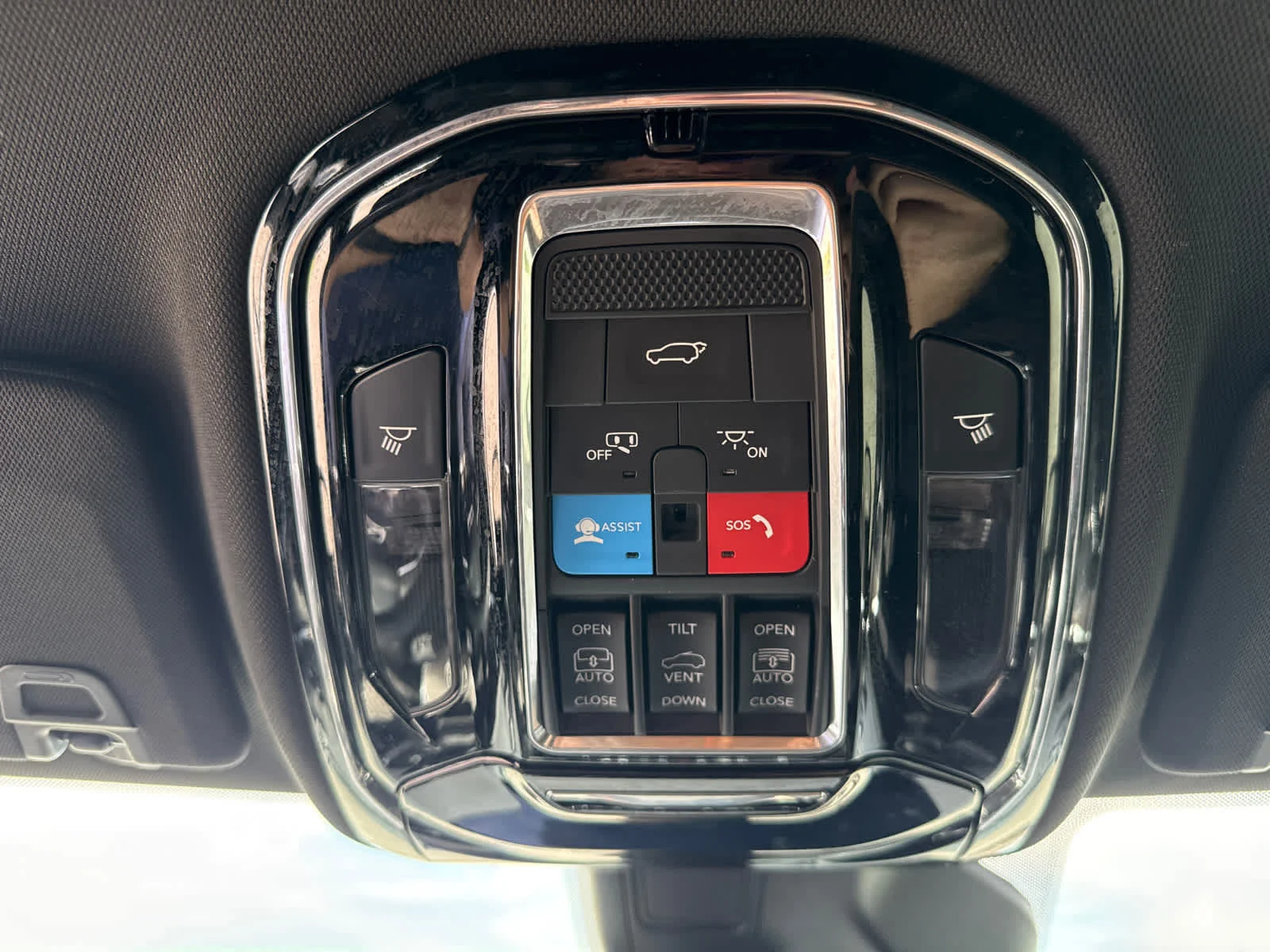 Used 2023 Rocky Mountain Pearlcoat Jeep Overland image 24