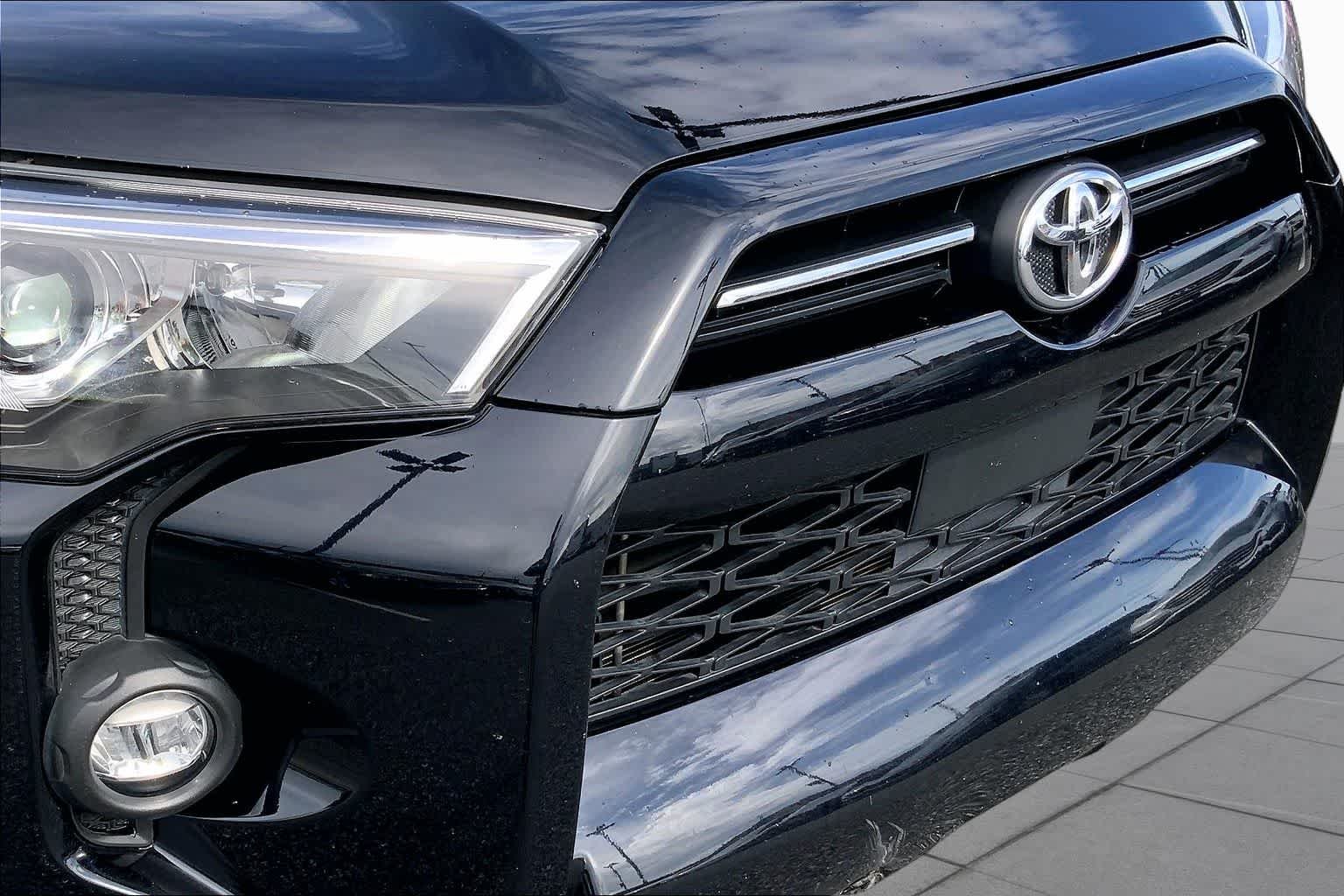 Used 2022 Midnight Black Metallic Toyota SR5 image 28