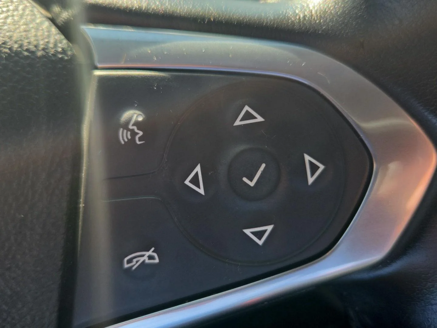Used 2020 Mosaic Black Metallic Chevrolet LT Cloth image 14