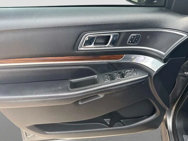Used 2017 Gray Ford Limited image 11