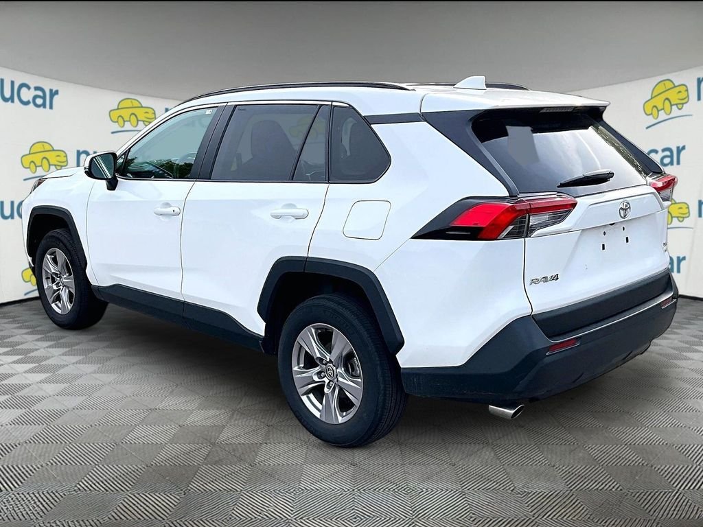 Used 2025 White Toyota XLE image 5