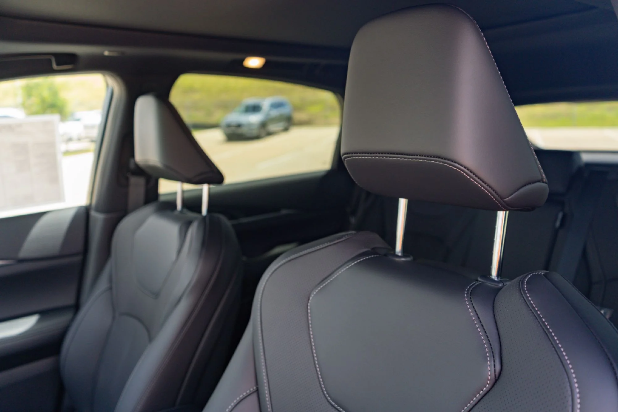New 2027 2T RAD WHT INFINITI Sport AWD image 10