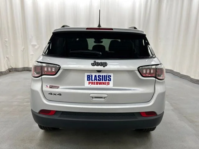 Used 2025 Silver Jeep Latitude image 28