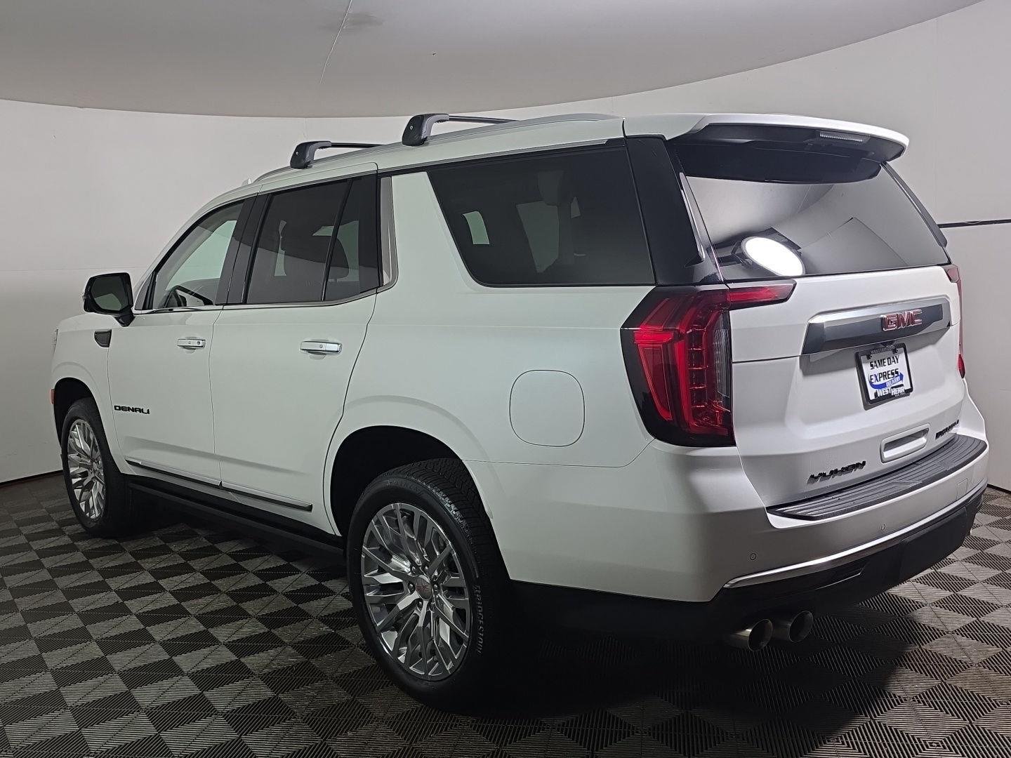 Used 2024 White Frost Tricoat GMC Denali image 12