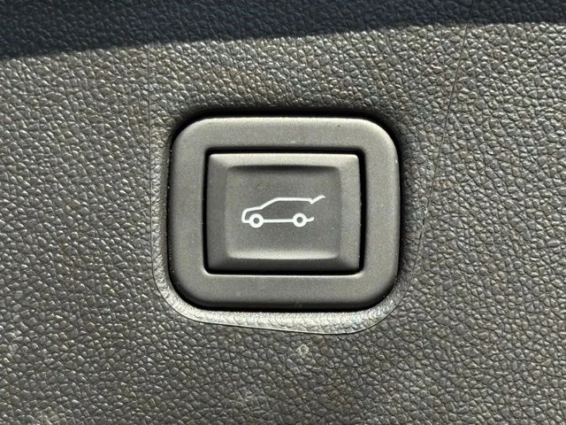 Used 2025 Gray Chevrolet RS image 40