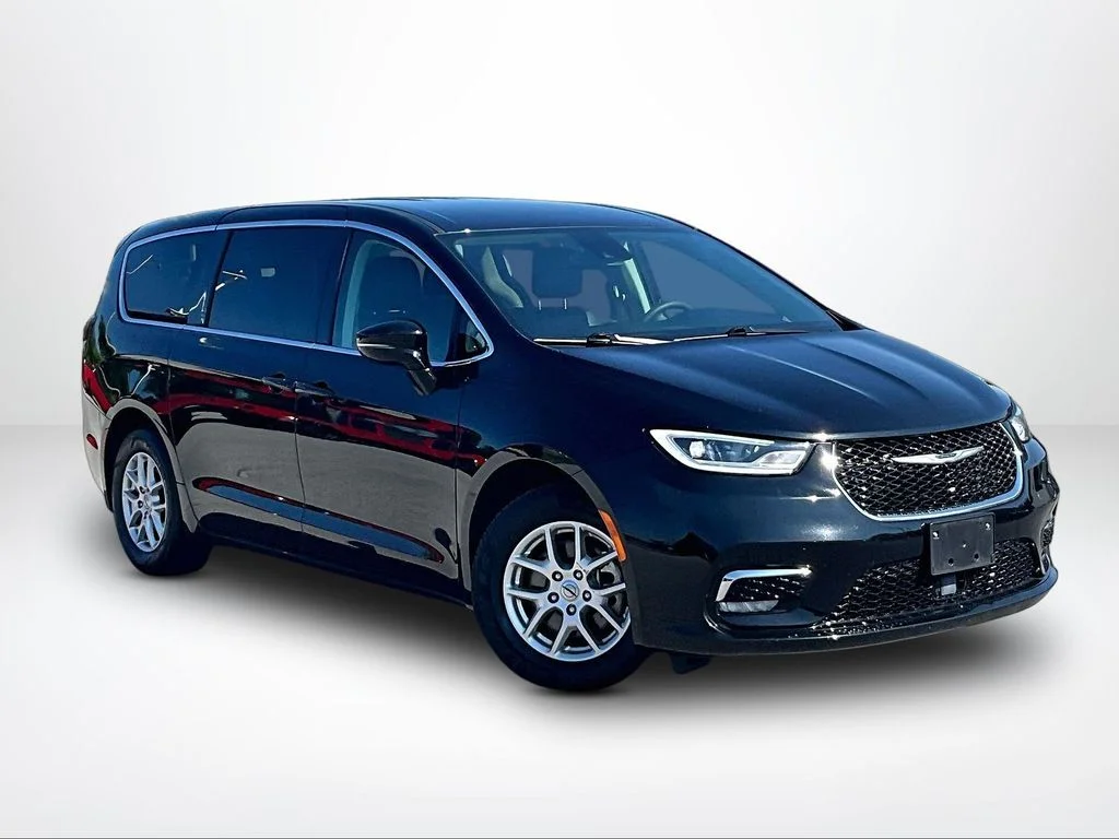 Used 2024 Black Chrysler Touring L image 13