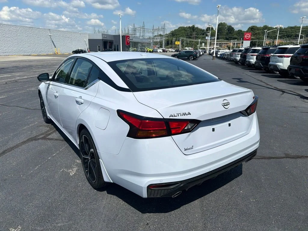 Used 2025 Gray Nissan SR image 5