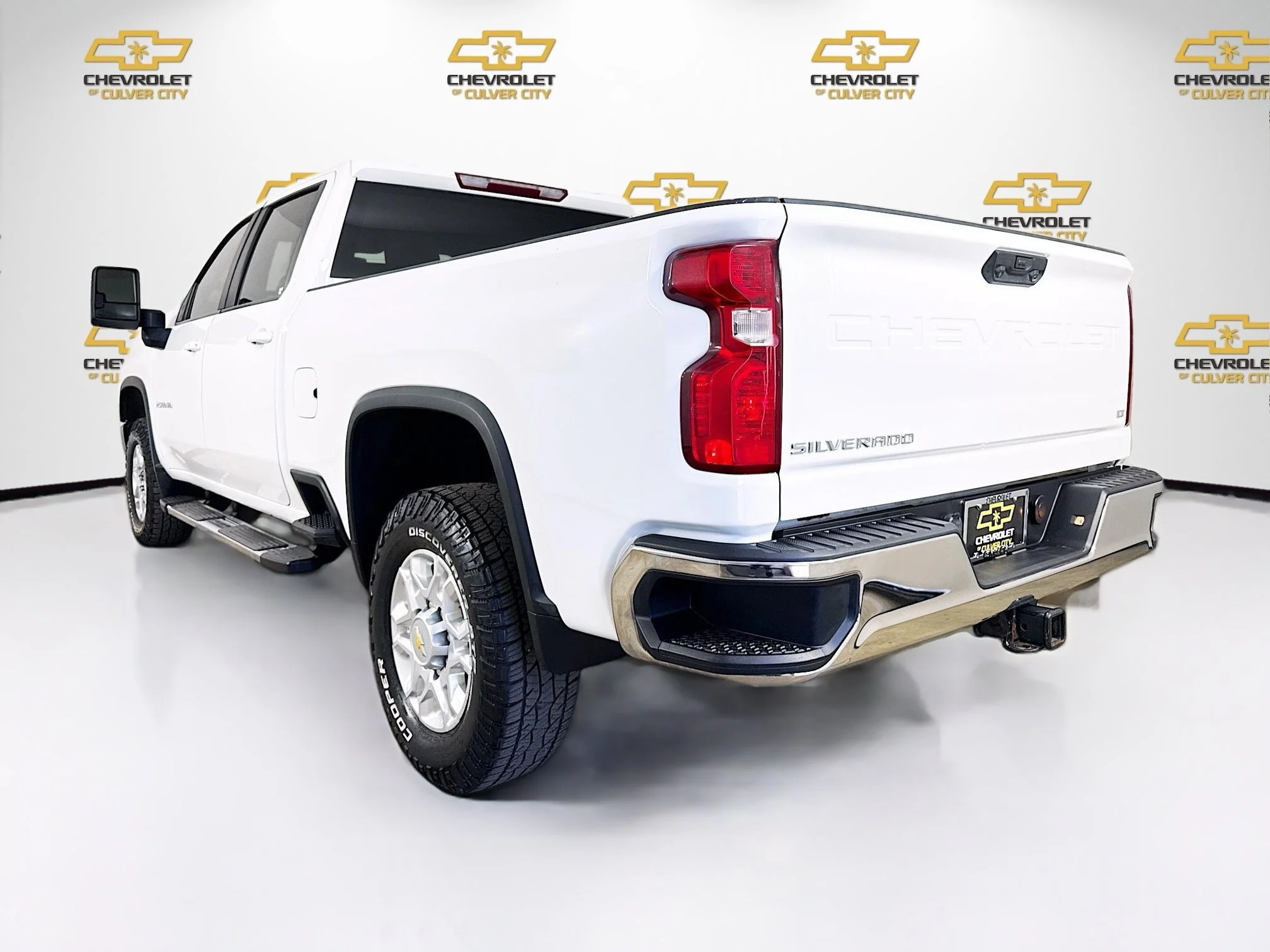 Used 2022 Summit White Chevrolet LT image 6