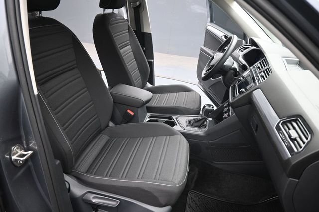 Used 2023  Volkswagen 2.0T S image 27