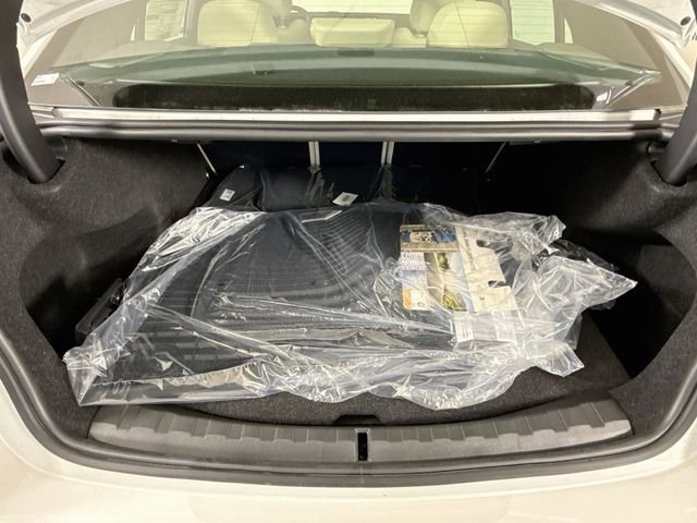 New 2026 White Metallic BMW 330i xDrive image 27