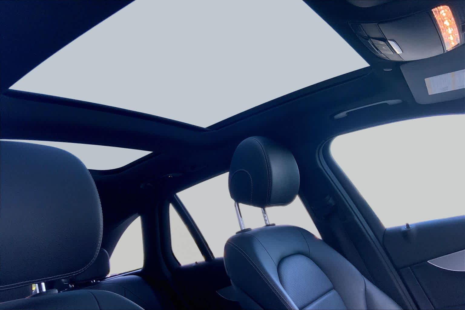 2022 Mercedes-Benz GLC GLC300 - Photo 13