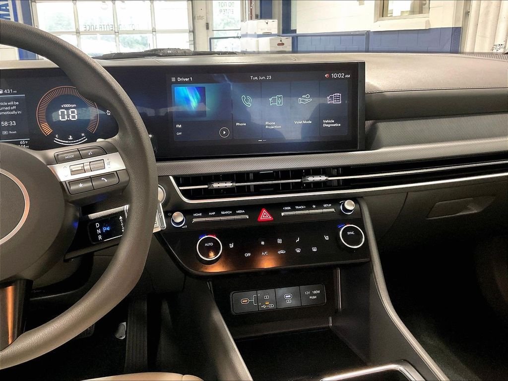 Used 2025 Black Hyundai SEL image 18