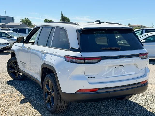 New 2026 Bright White Clear-Coat Exterior Paint Jeep Limited image 9
