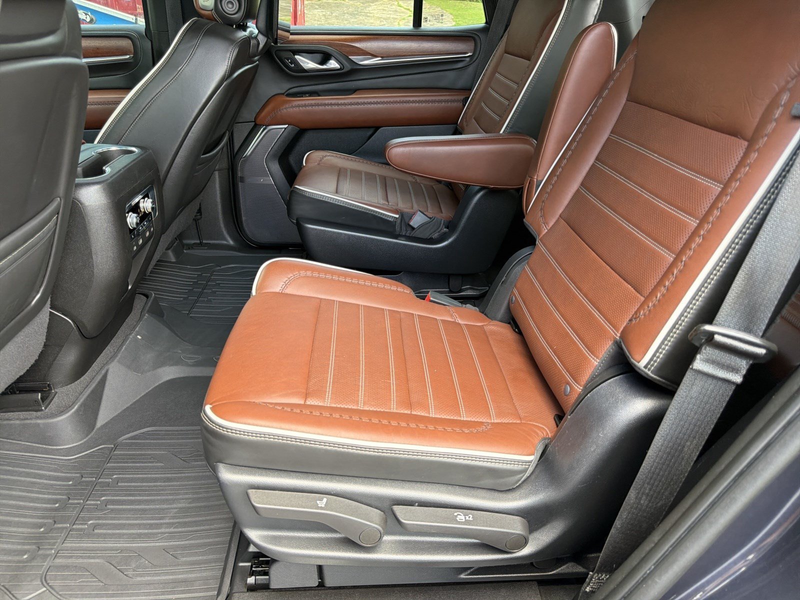2023 GMC Yukon Denali Ultimate - Photo 28