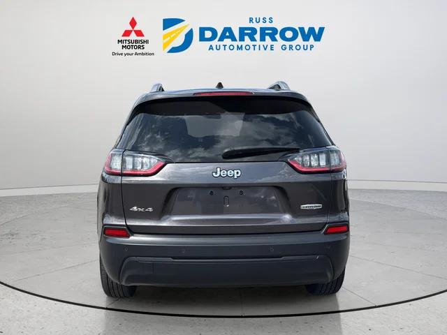 Used 2019 Gray Jeep Latitude Plus image 4