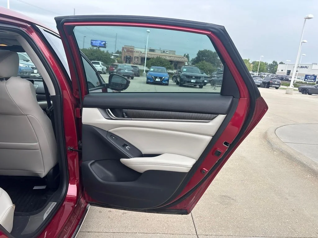 Used 2022 Red Honda Touring 2.0T image 31