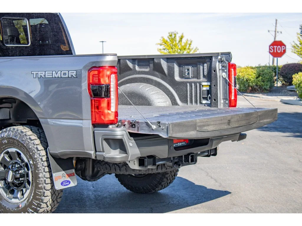 New 2026 Carbonized Gray Metallic Ford F-350® Lariat® image 10