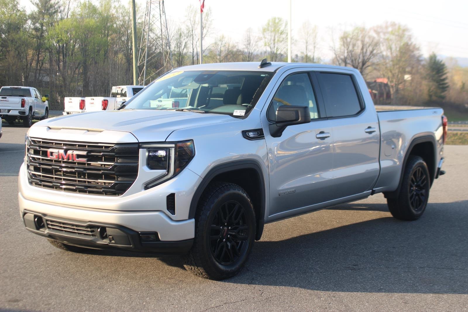 Used 2022 Quicksilver Metallic GMC Elevation image 3