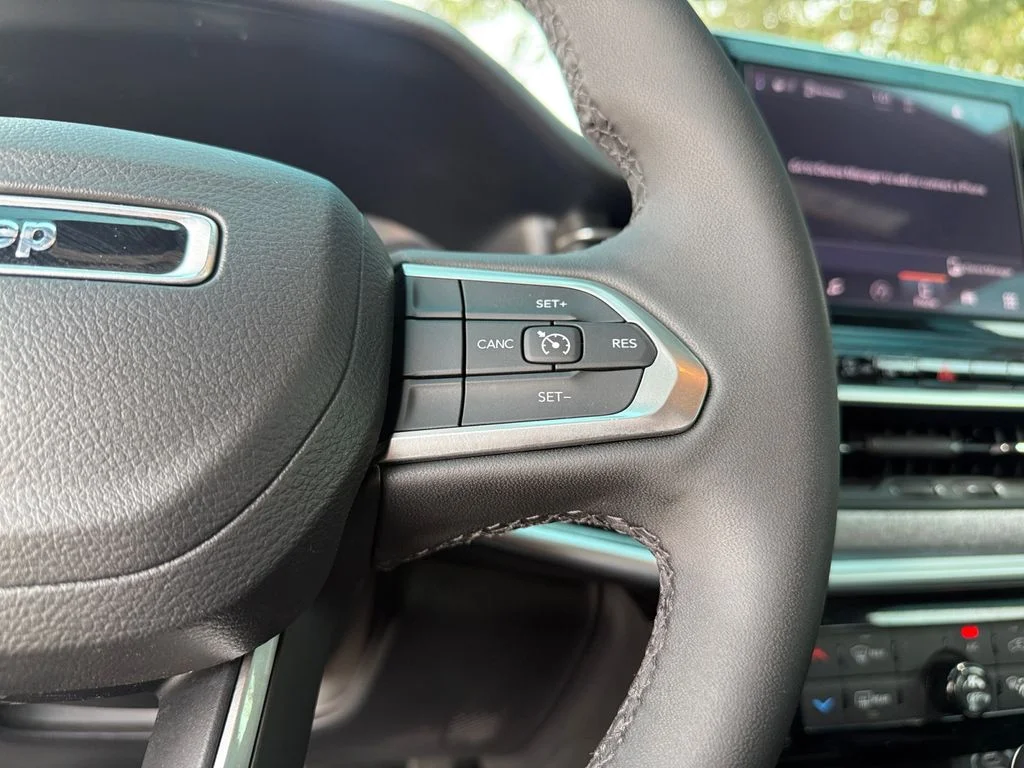 New 2026 White Jeep Latitude image 25