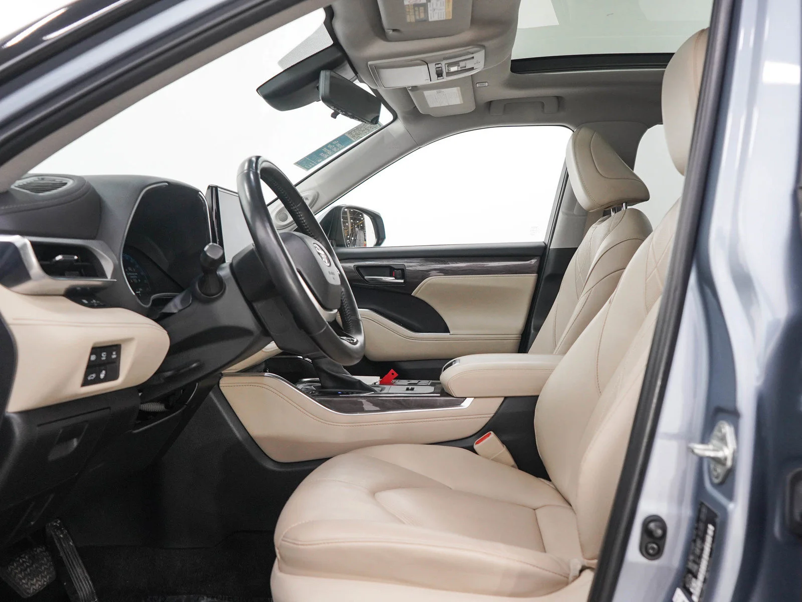 Used 2023  Toyota Hybrid Platinum image 23