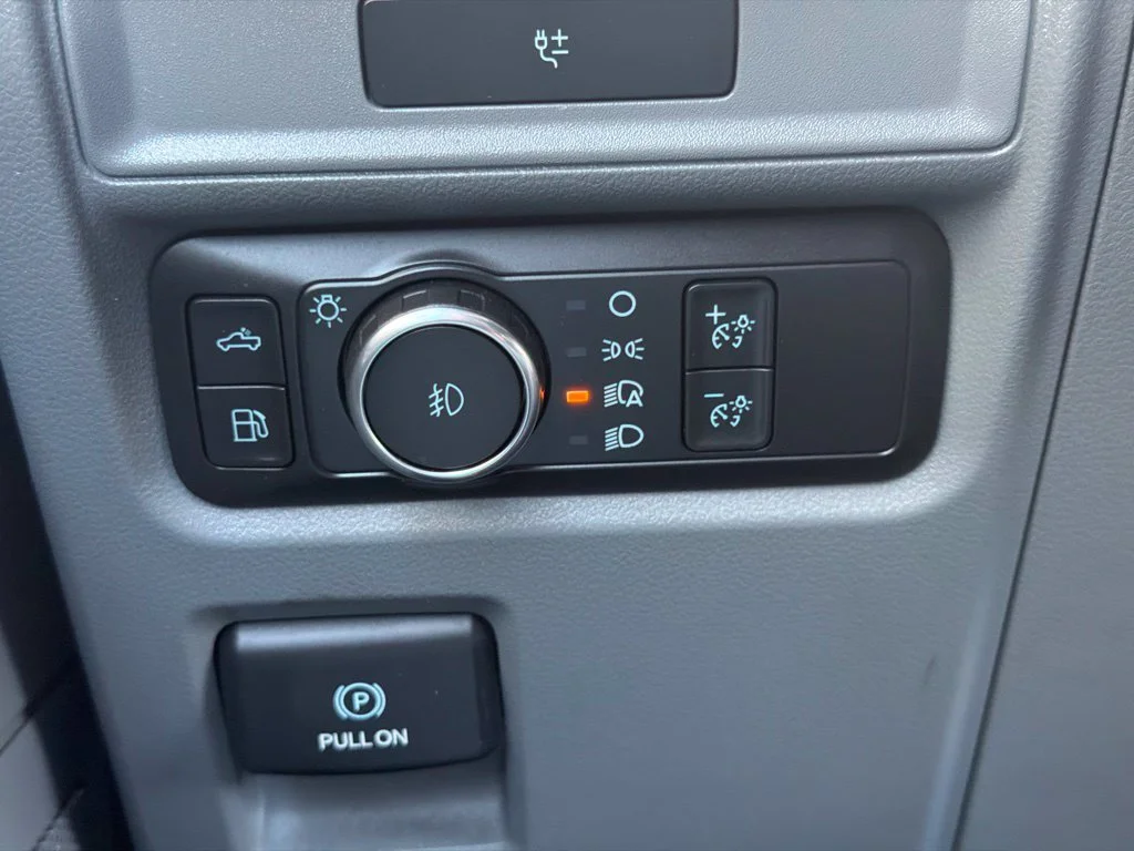 Used 2022 Oxford White Ford XLT image 24