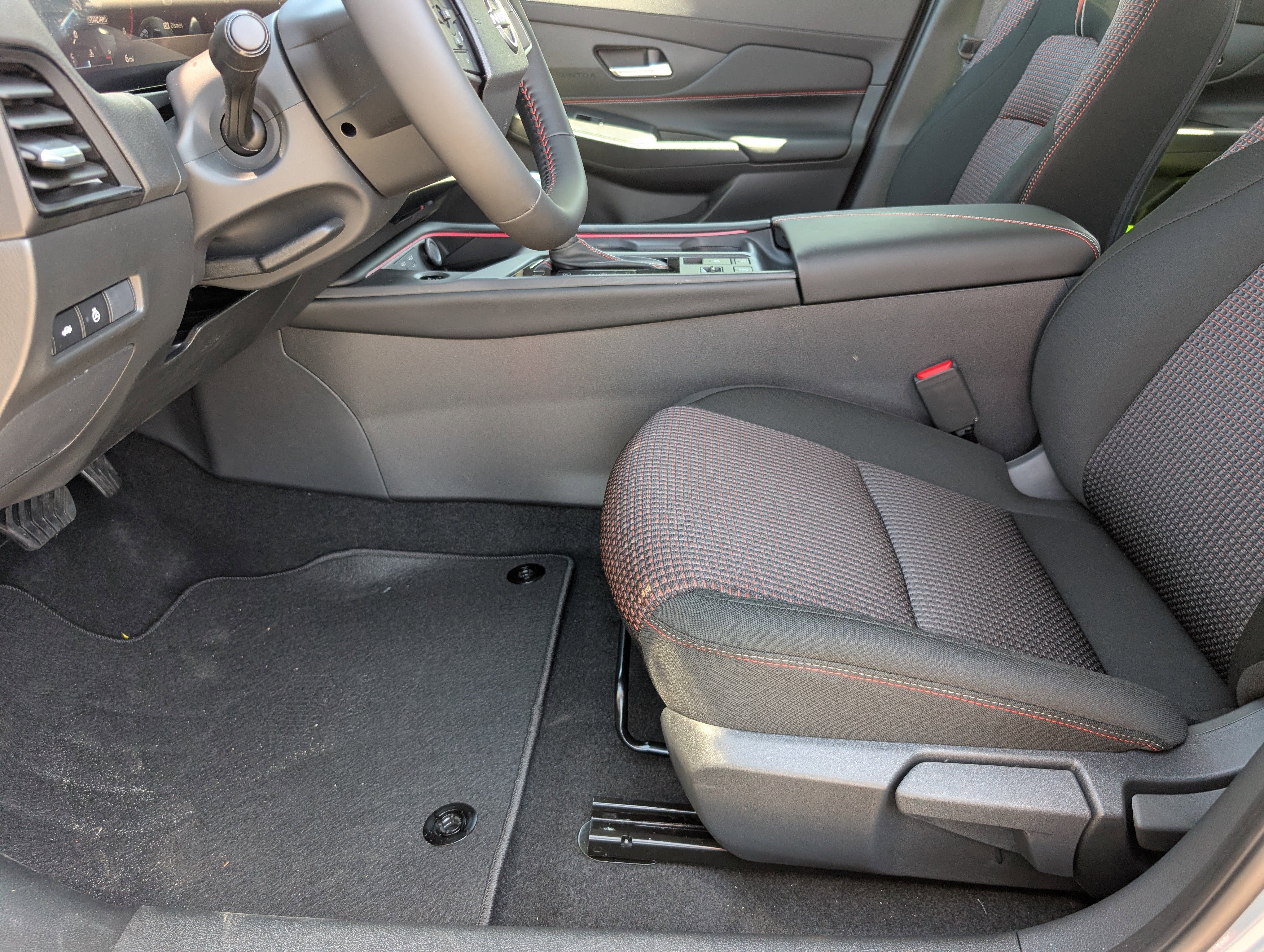 New 2026 Atlantic Gray Metallic / Super Black Two-tone Nissan SR image 14
