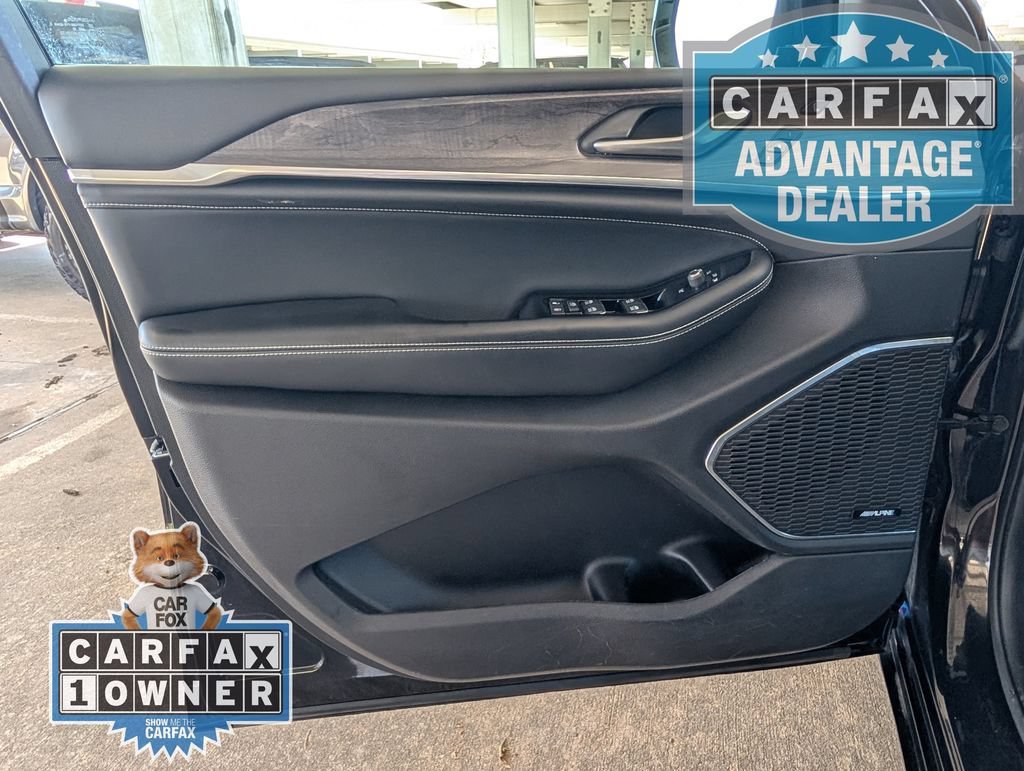 Used 2023  Jeep Overland image 18