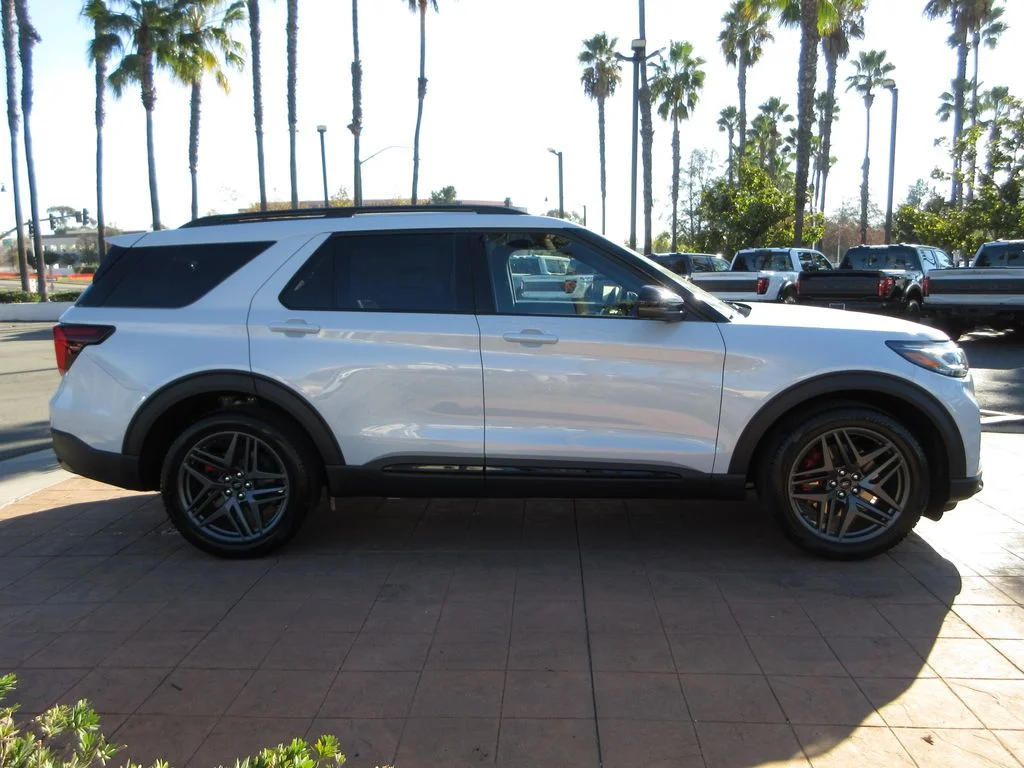 New 2026 Space White Metallic Ford ST image 5