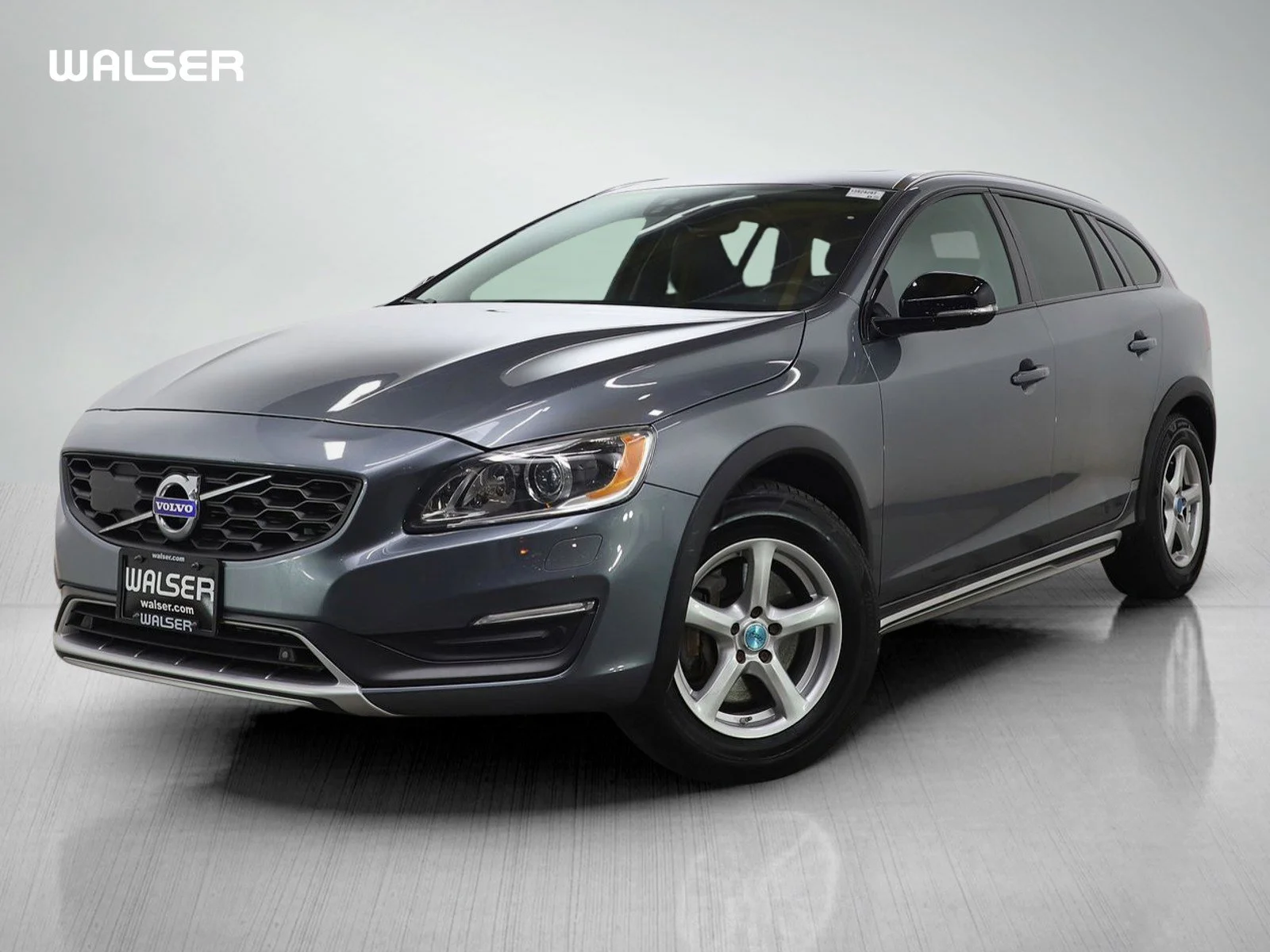 2016 Volvo V60 T5 Cross Country AWD Platinum's photo