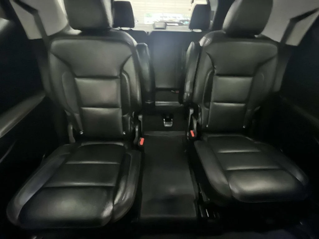 Used 2020 SUMMIT WHITE Chevrolet LT Cloth image 30