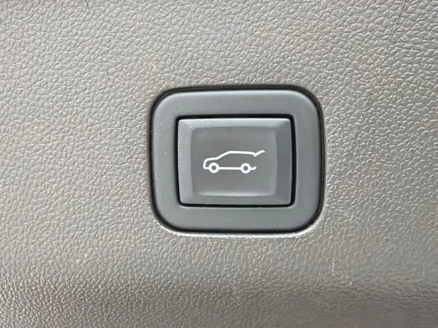Used 2024 Summit White Chevrolet Z71 image 19