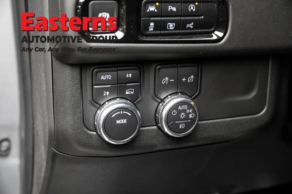 Used 2025 Silver GMC Denali image 23