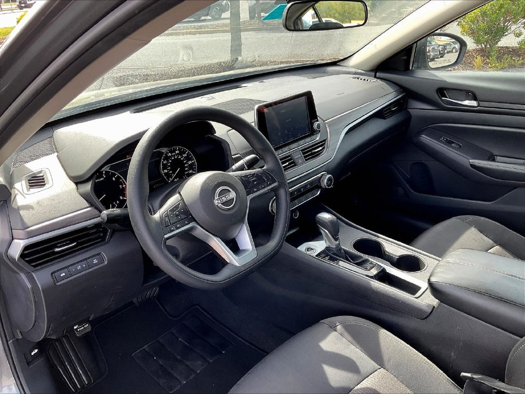 Used 2025 Gray Nissan 2.5 SV image 5