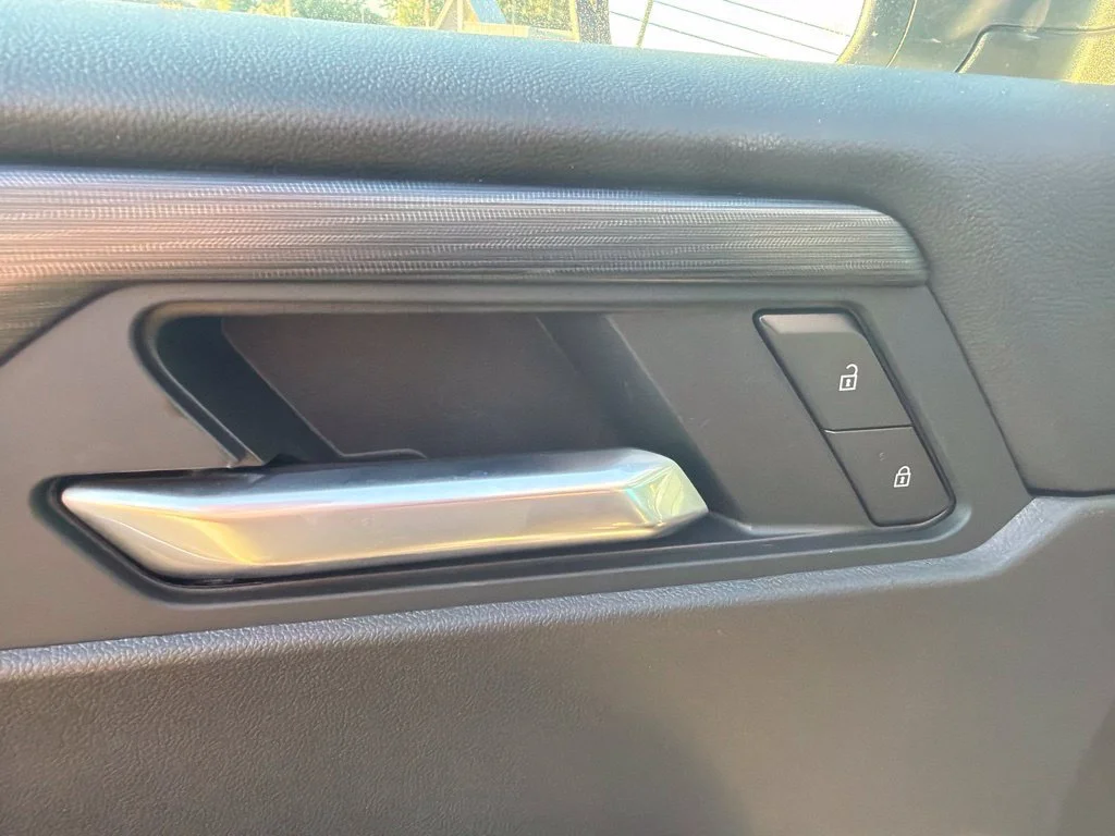 New 2027 Summit White GMC Elevation image 18