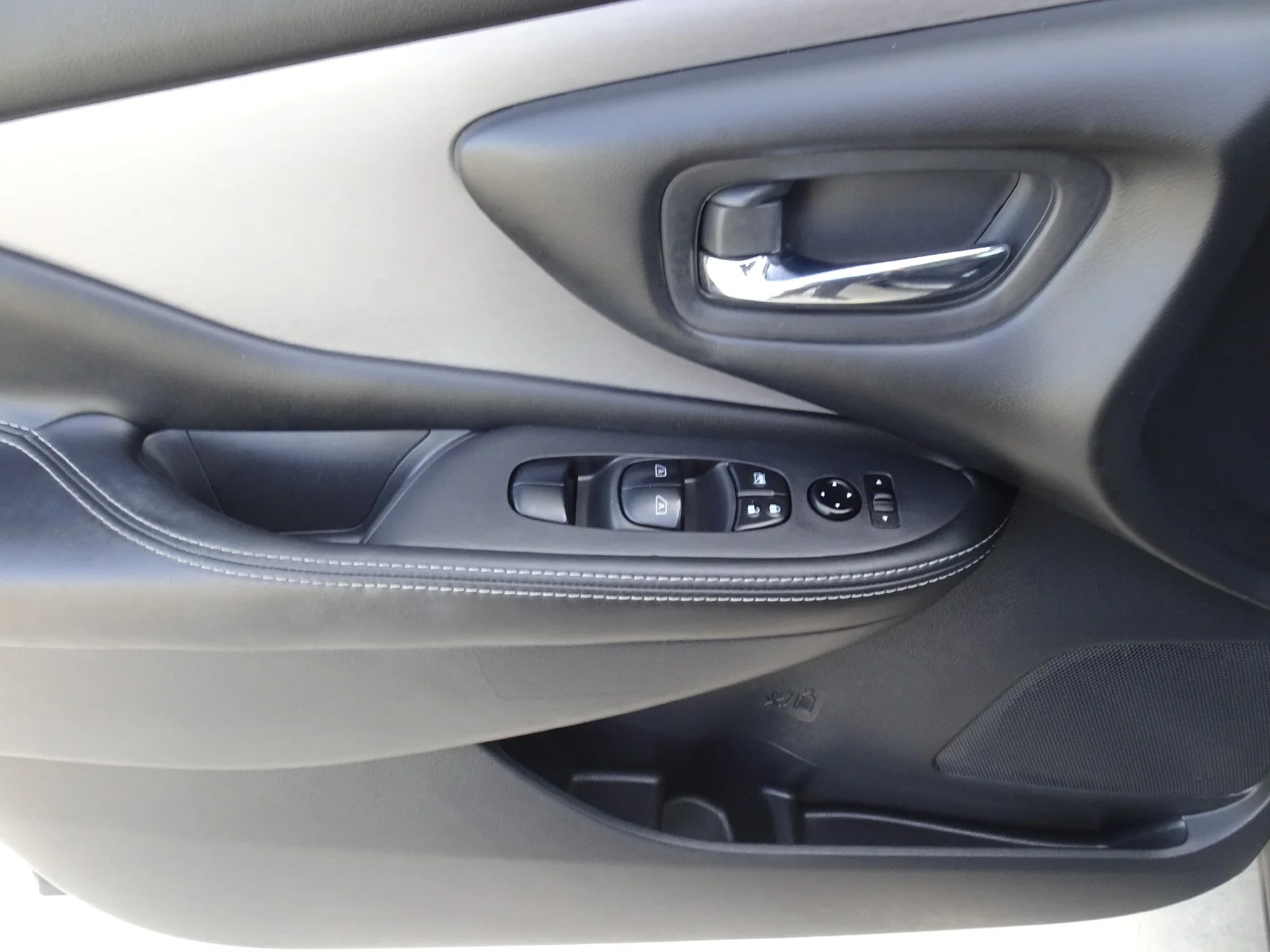 Used 2023 Black Nissan SV image 8