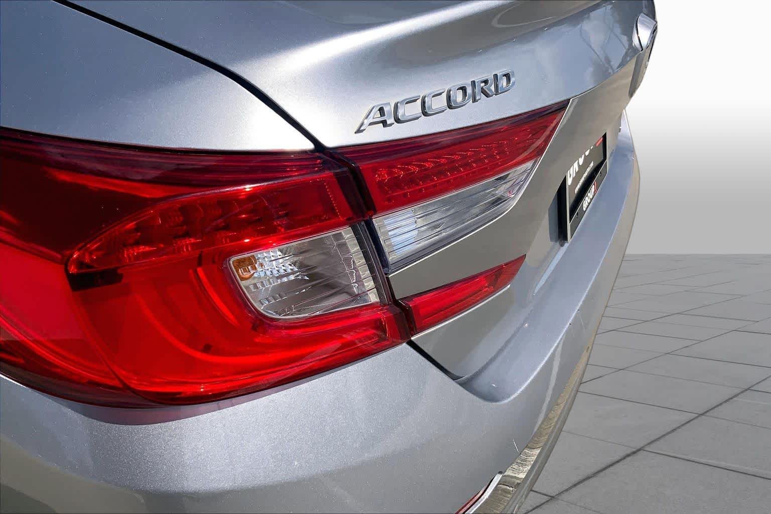 Used 2019 Lunar Silver Metallic Honda EX-L image 28