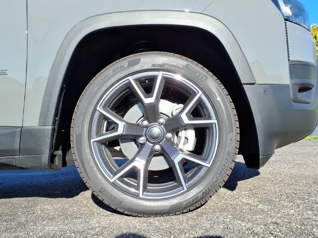 New 2027 Sting-Gray Clear-Coat Paint Jeep Overland image 9