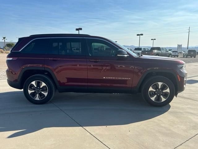 New 2024 Velvet Red Pearl-Coat Exterior Paint Jeep 4xe image 6
