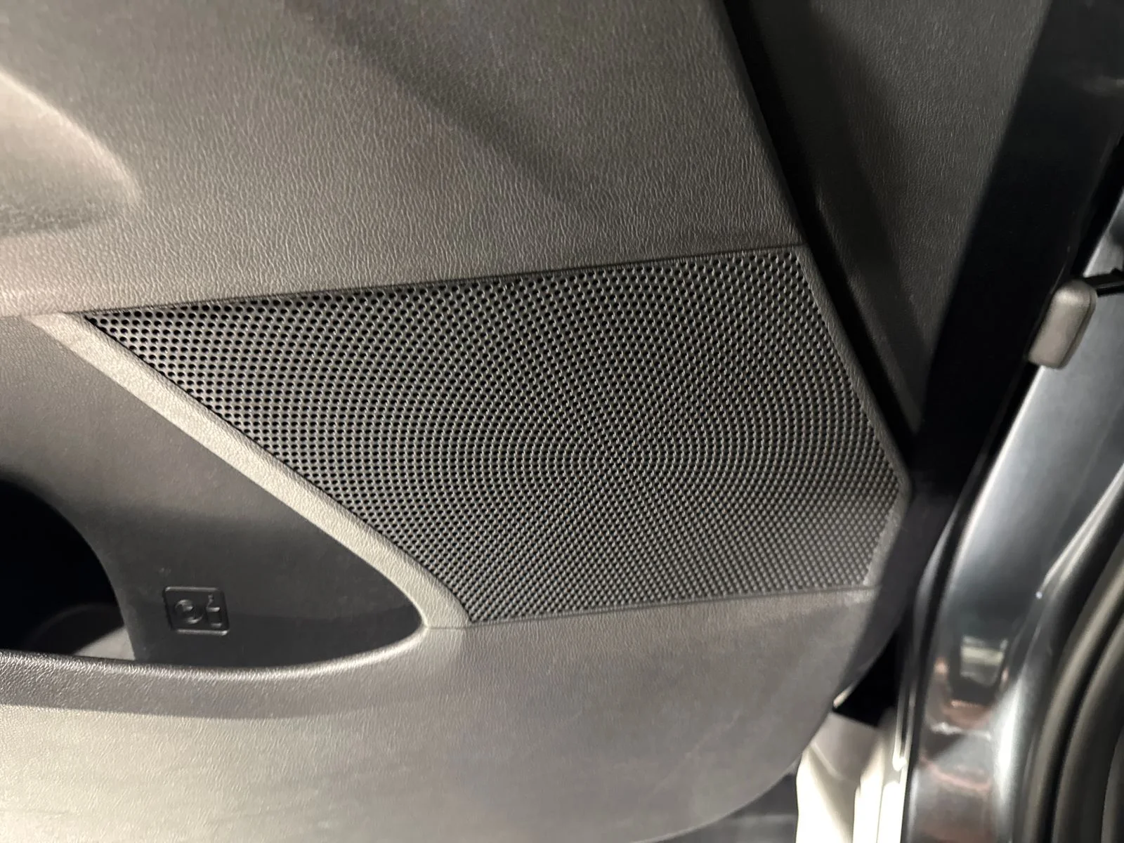 2022 Kia Sorento LX - Photo 16