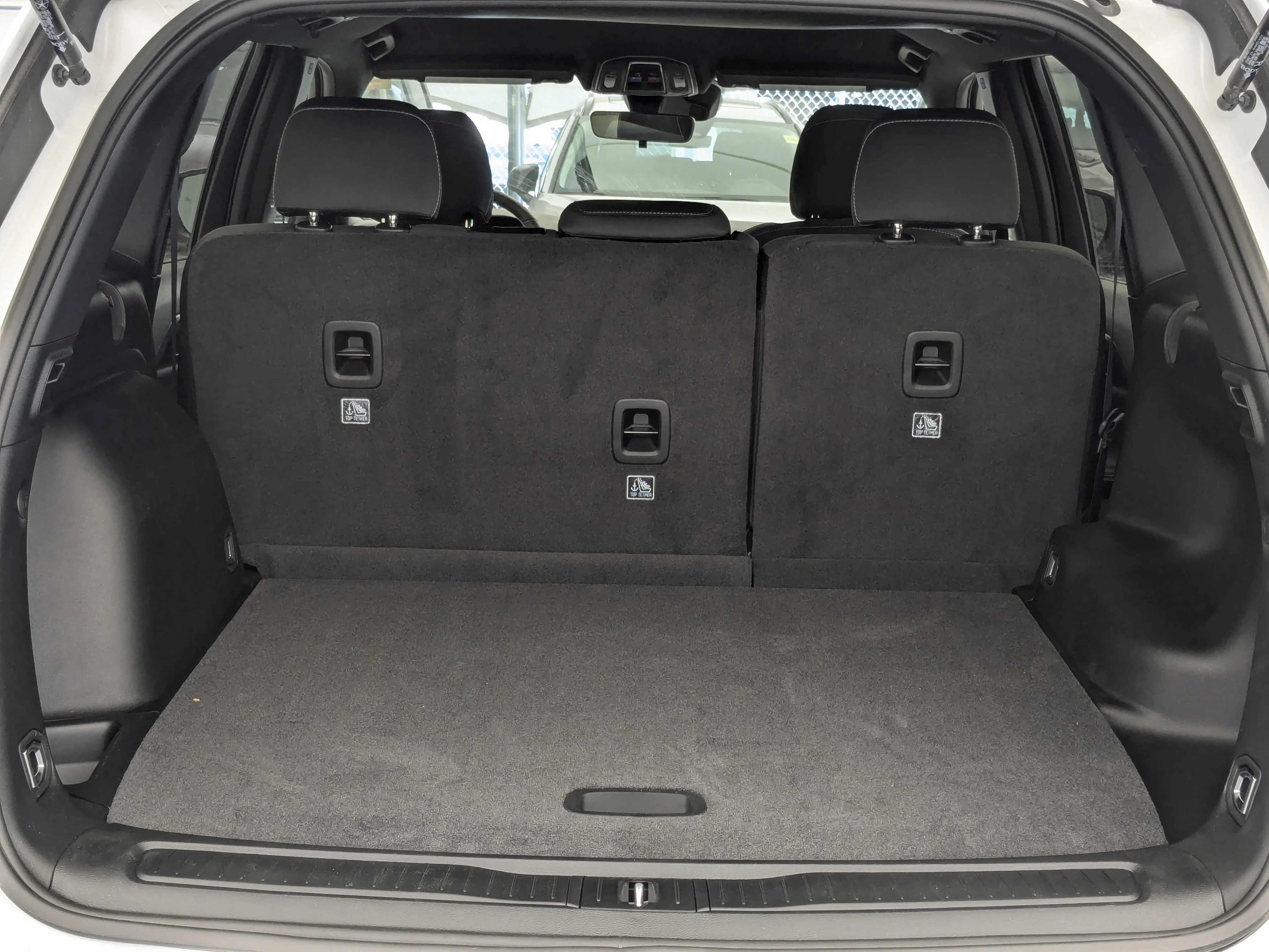 New 2026 White Jeep Laredo - - Classic Theme - 8.4-inch Touchscreen - Heated Seats & Steering Wheel - 3.6L Pentastar V6 image 28