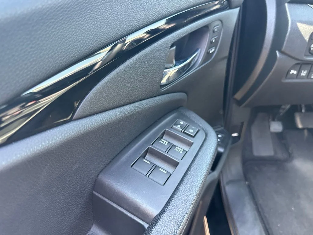 Used 2017 Black Honda Elite image 6