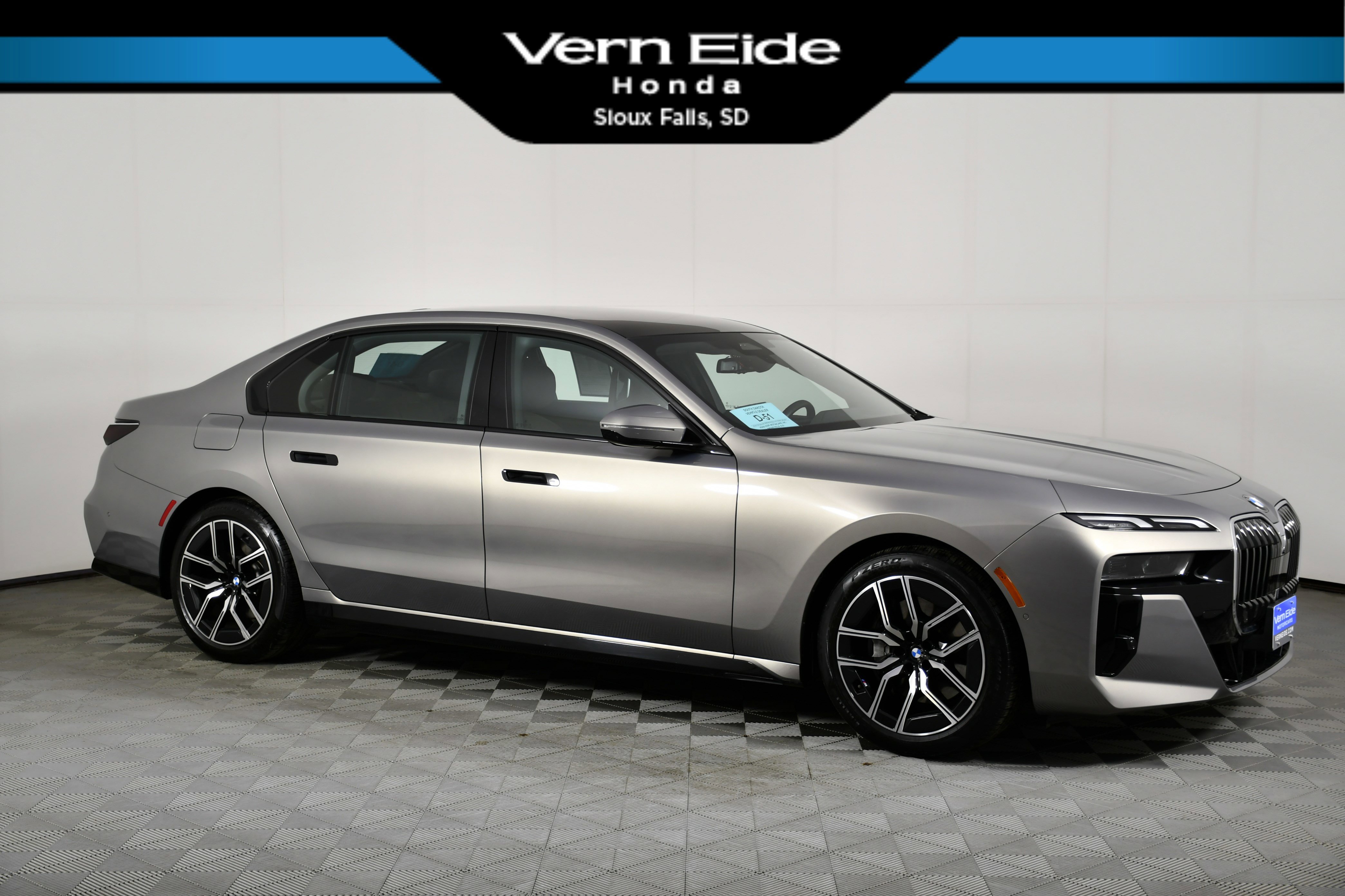 2025 BMW 7 Series 740i xDrive Sedan's photo