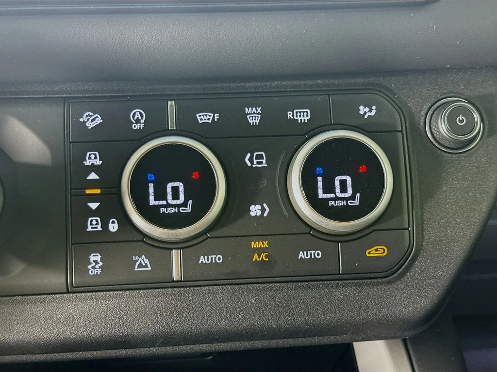 Certified Used 2025 Fuji White Land Rover V8 image 18