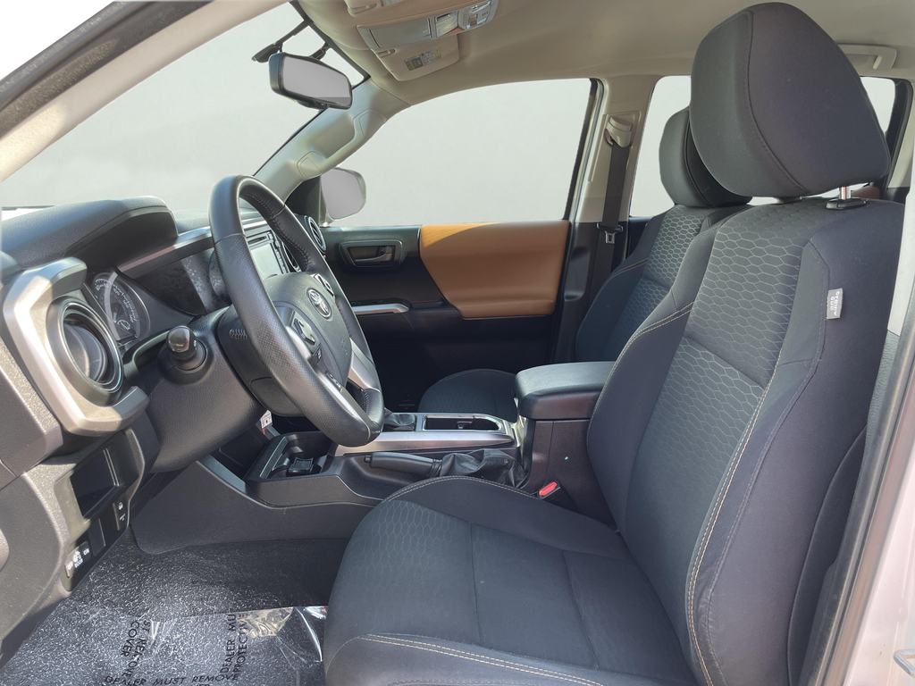 Used 2017 White Toyota SR5 image 10