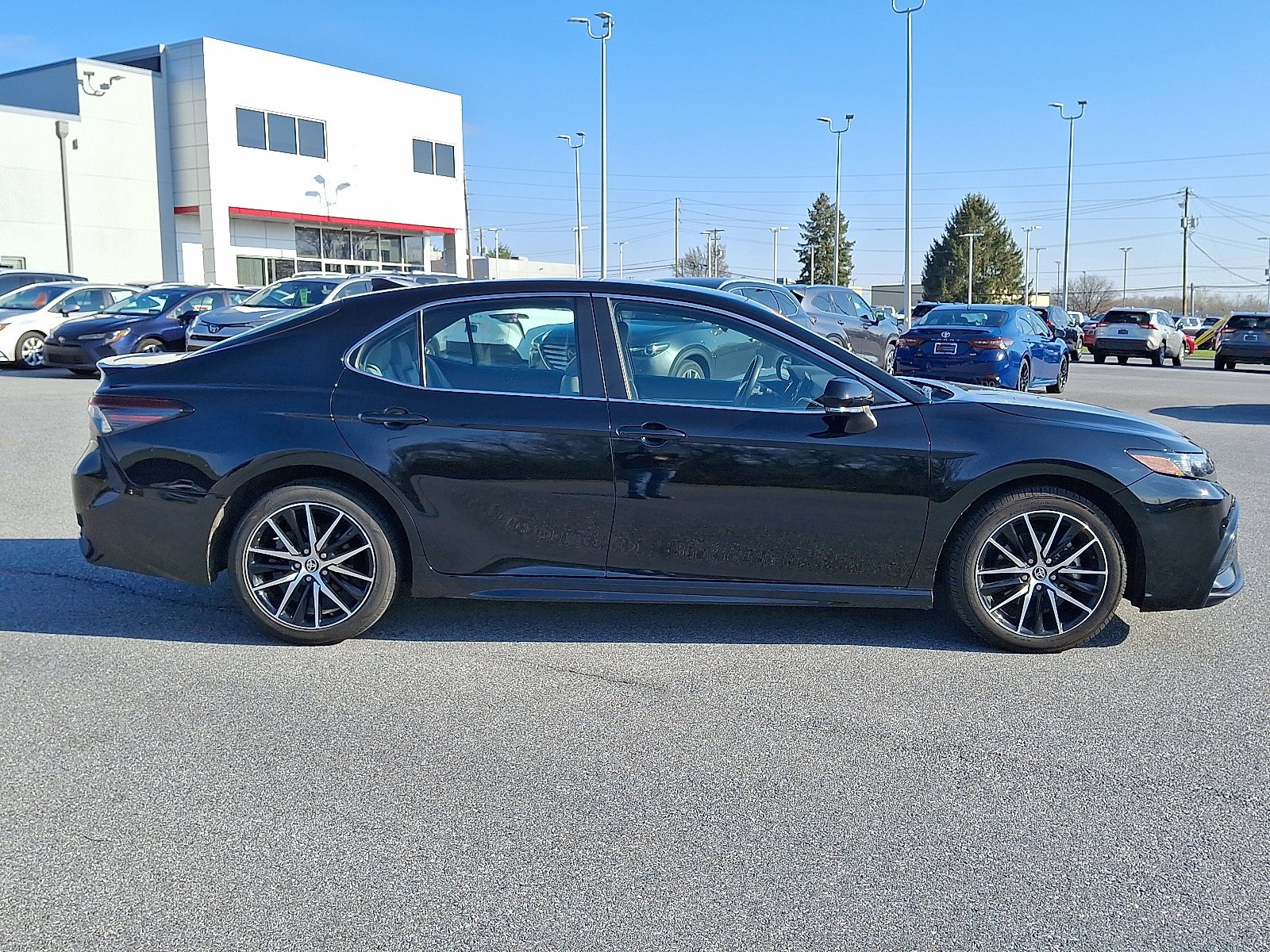 2024 Toyota Camry SE - Photo 8