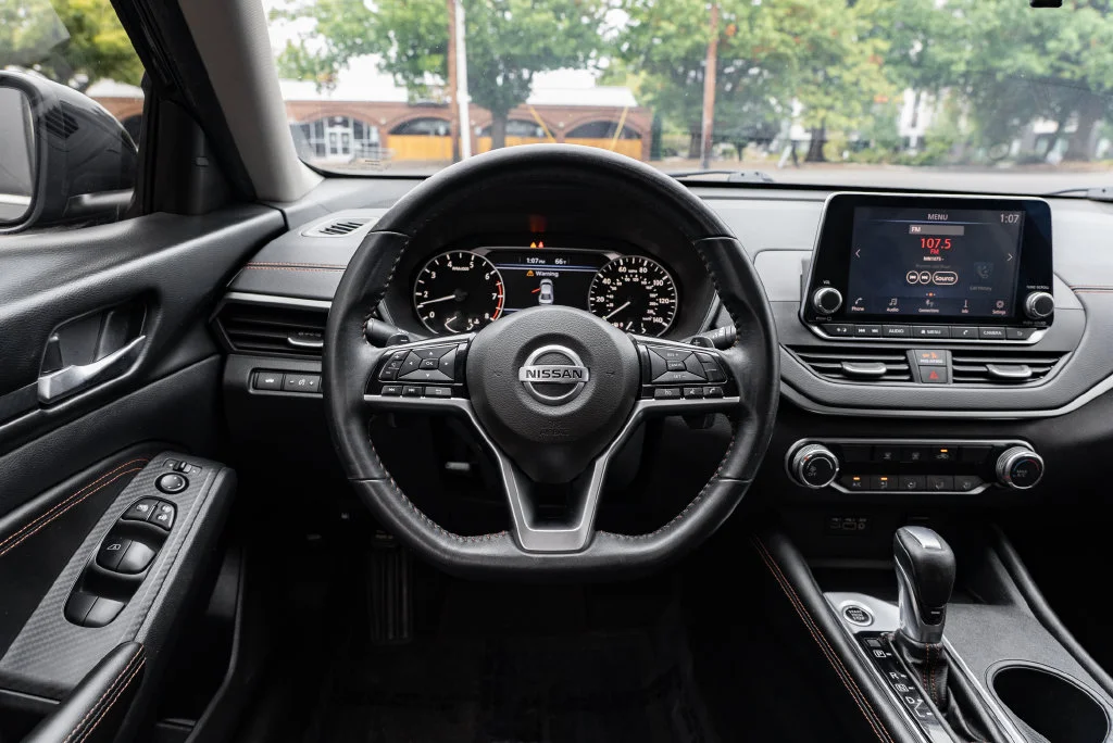 Used 2020 Black Nissan 2.5 SR image 12