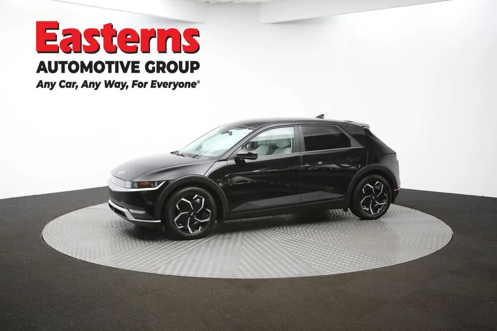 Used 2023 Black Hyundai SEL image 57